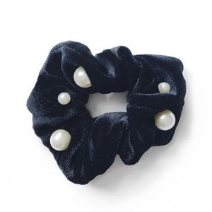 NWOT pearl scrunchie.